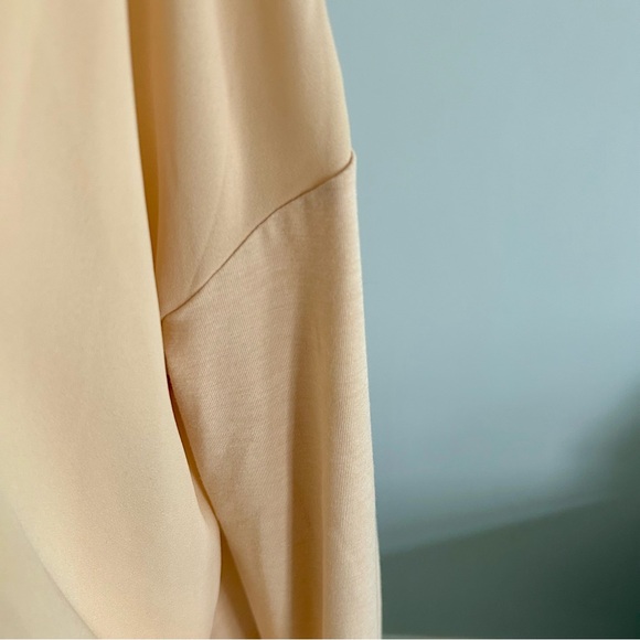 LYSSÉ Ladies Top - Size L - Picture 3 of 6